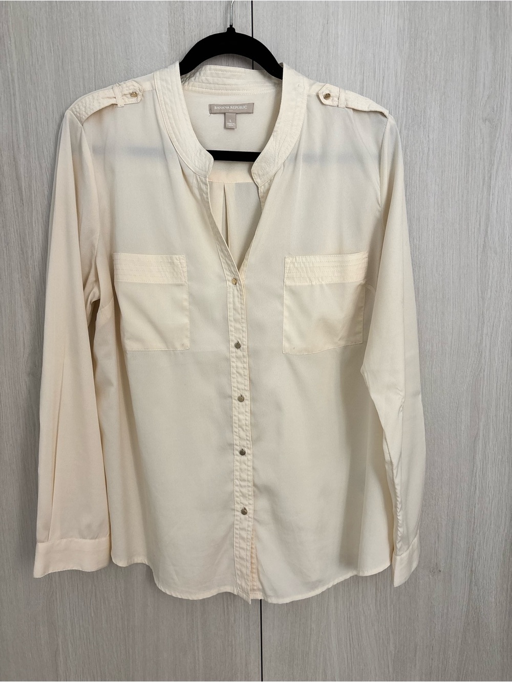 Banana Republic Factory Women's Cream Long-Sleeve Button-Down Shirt